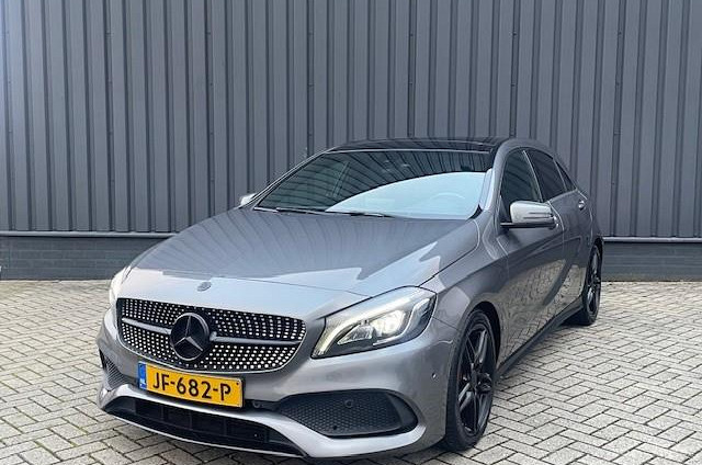 Mercedes-Benz A-Klasse 180 AMG Pakket, Automaat, Panorama dak, Nederlandse auto